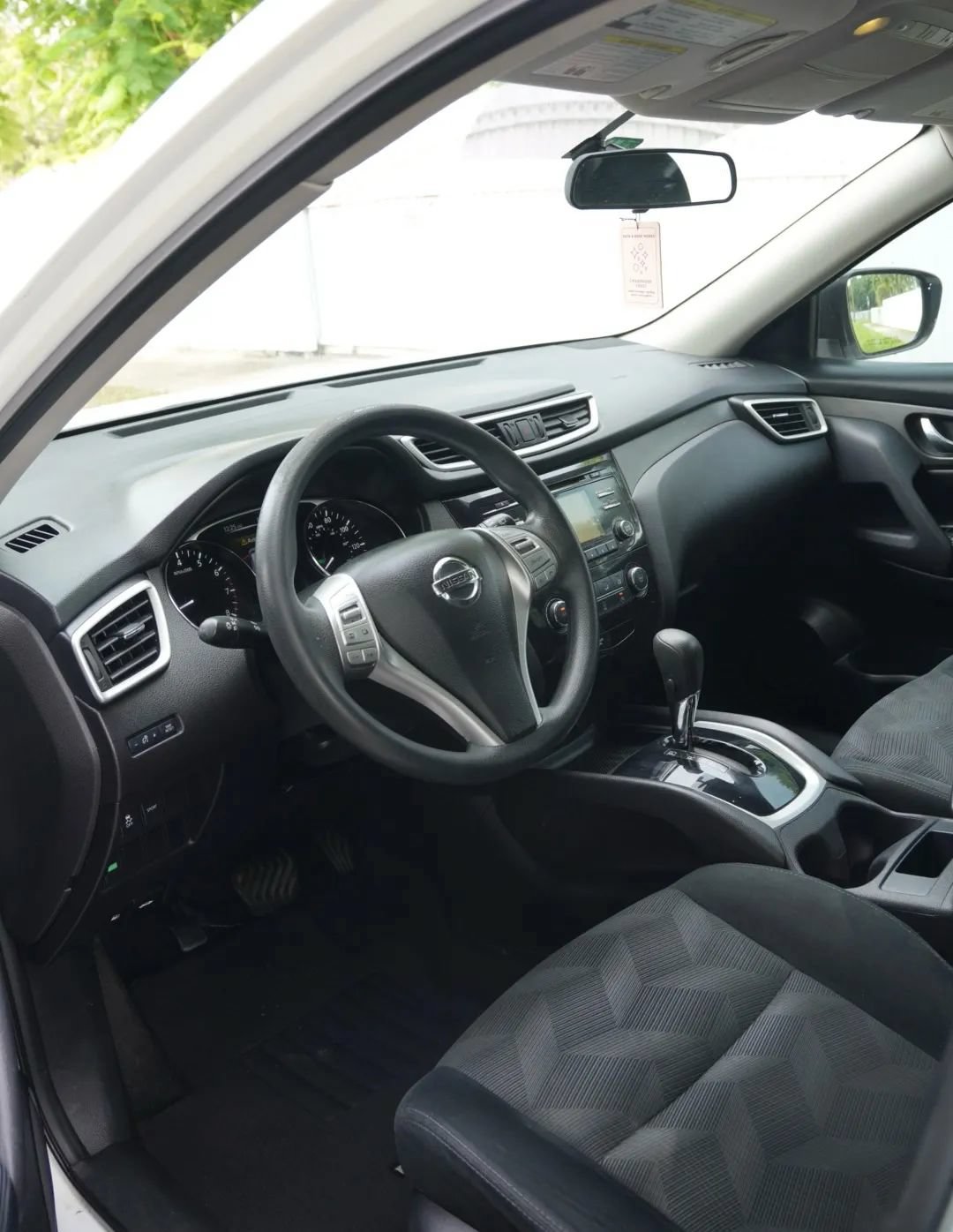 Used 2015 Nissan Rogue S FWD image 8