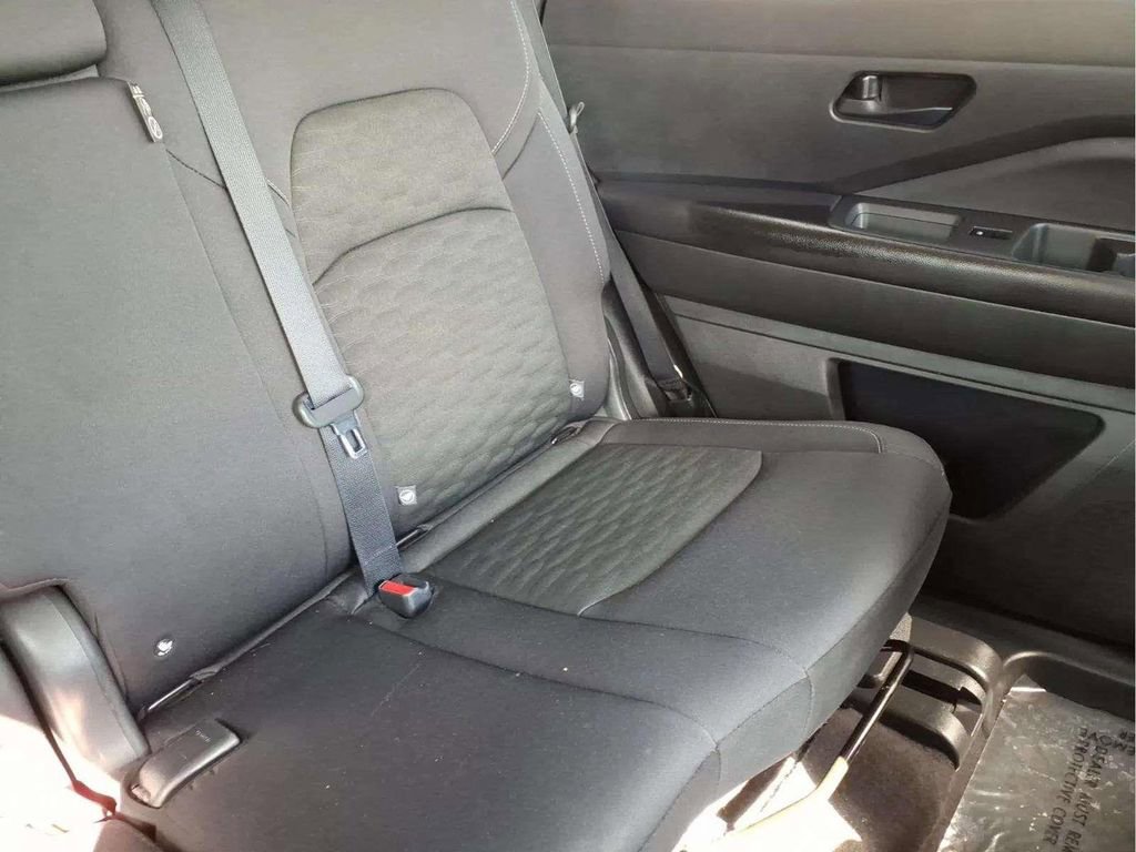 Used 2024 Nissan Pathfinder S FWD image 19