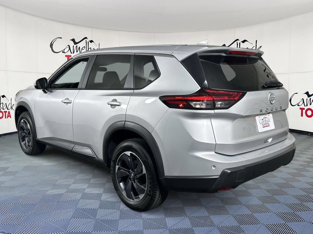 Used 2025 Nissan Rogue SV FWD image 6