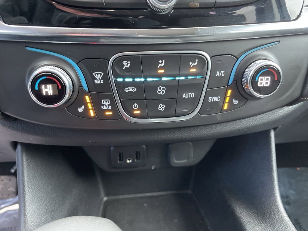 Used 2021 Chevrolet Traverse LT w/ LPO, Floor Liner Package image 18