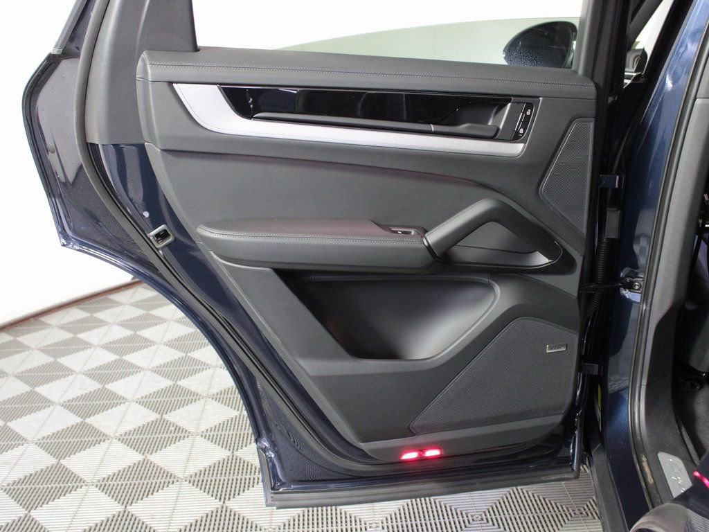 Certified 2025 Porsche Cayenne S image 34