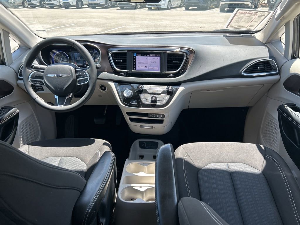 Used 2022 Chrysler Voyager LX FWD image 11