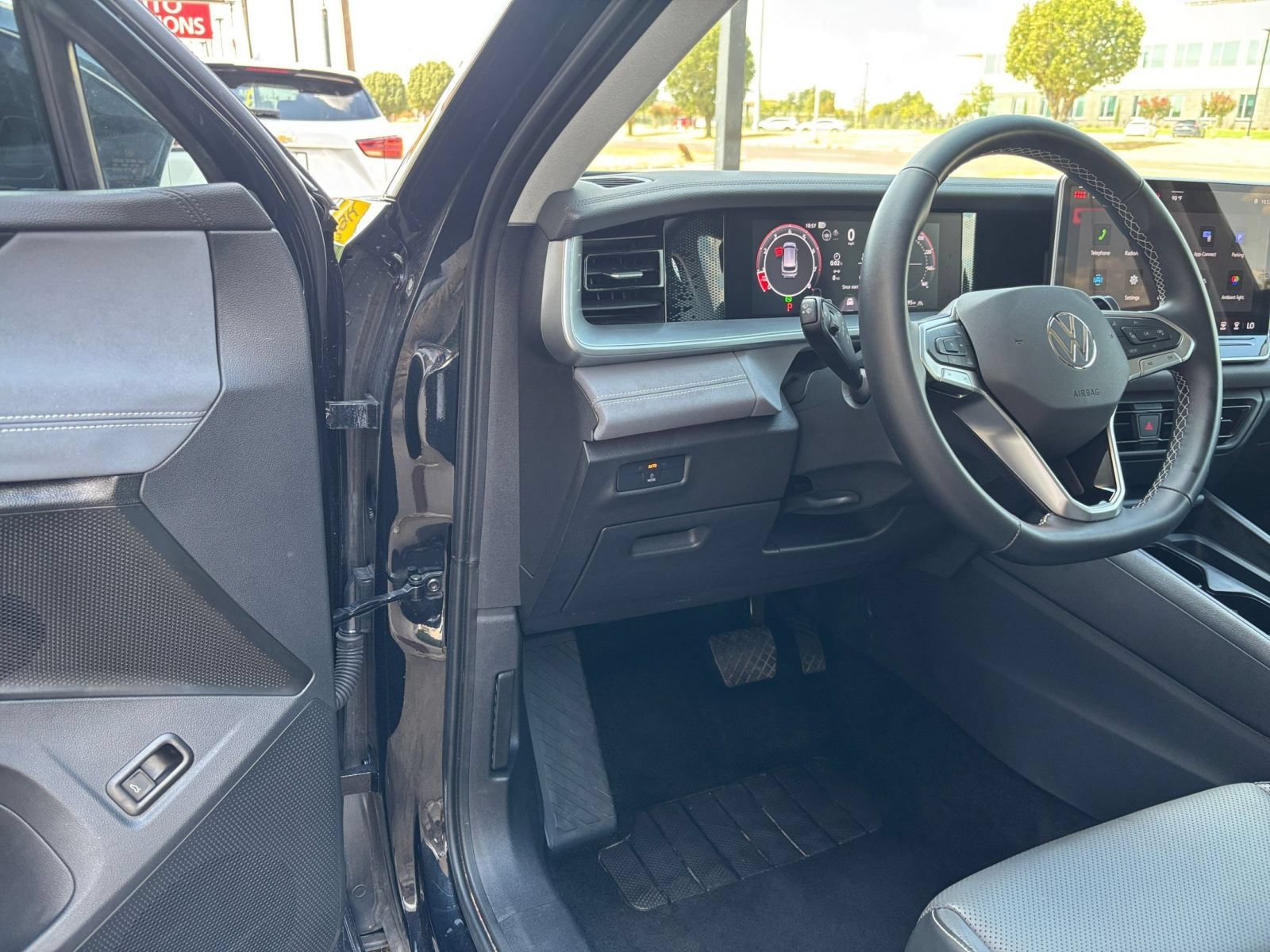Used 2026 Volkswagen Tiguan SE AWD/4WD image 35