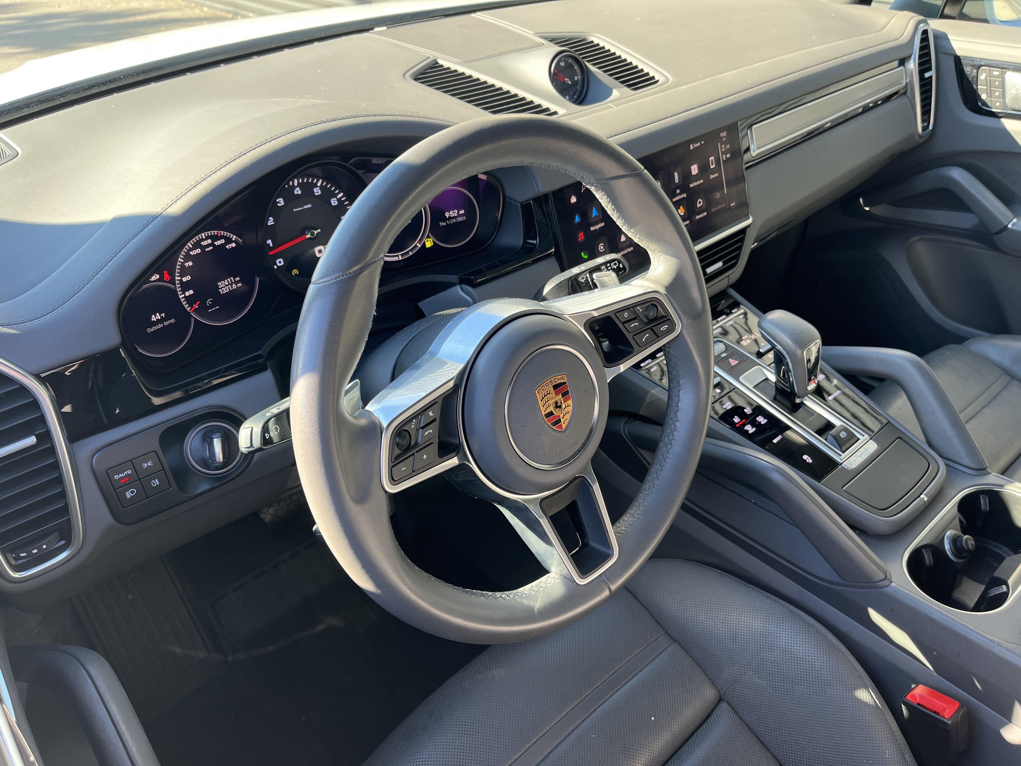 Certified 2023 Porsche Cayenne Platinum Edition image 4