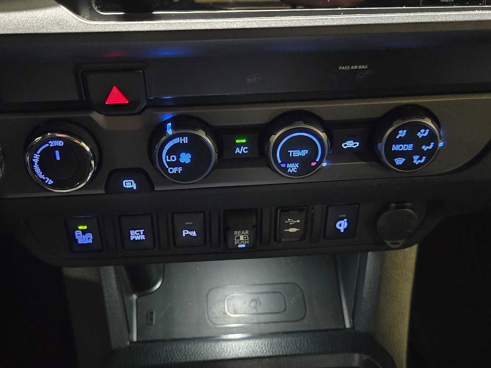 Used 2019 Toyota Tacoma TRD Off-Road w/ Technology Package AWD/4WD image 30