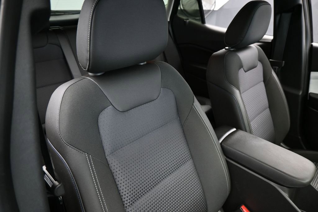 Used 2025 Chevrolet Trax LT w/ Driver Confidence Package FWD image 38