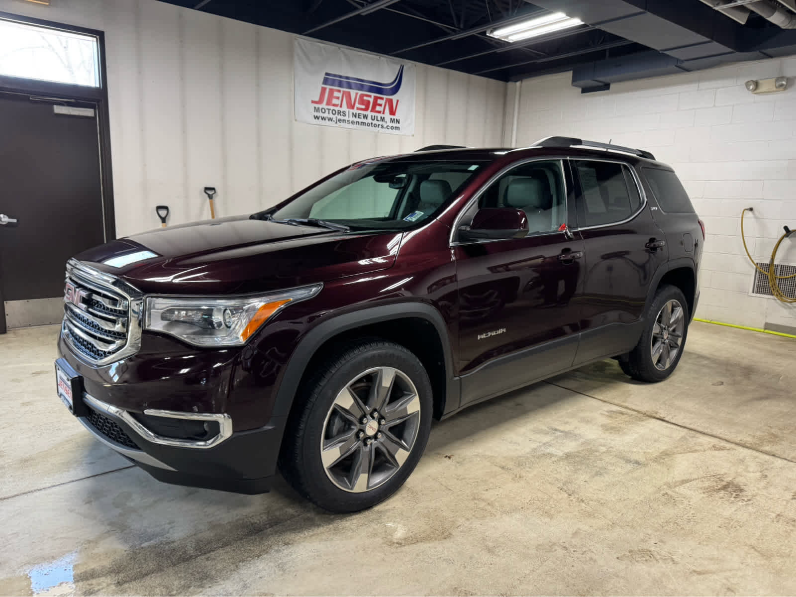 Used 2018 GMC Acadia SLT image 1