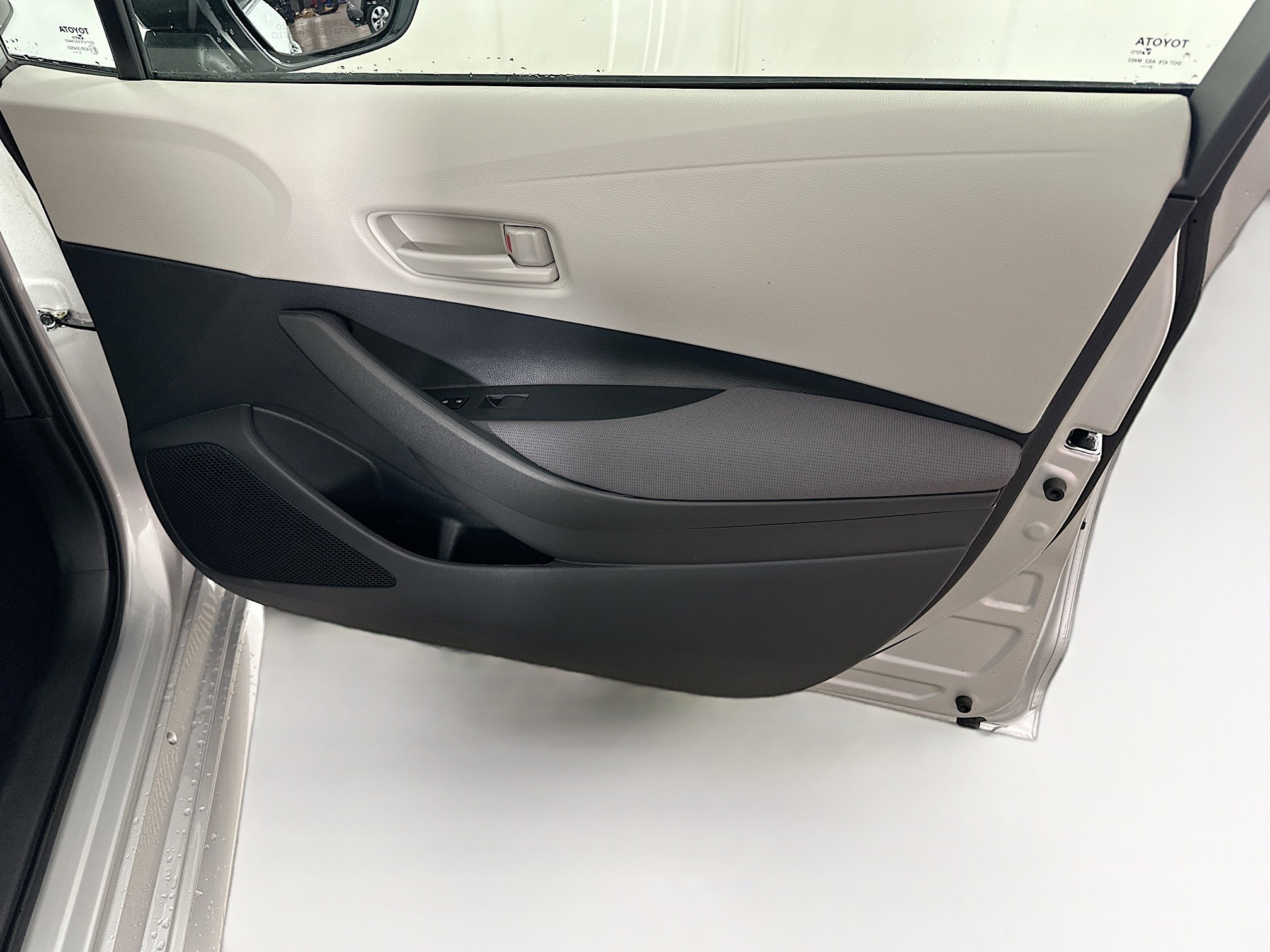 Used 2026 Toyota Corolla LE image 31