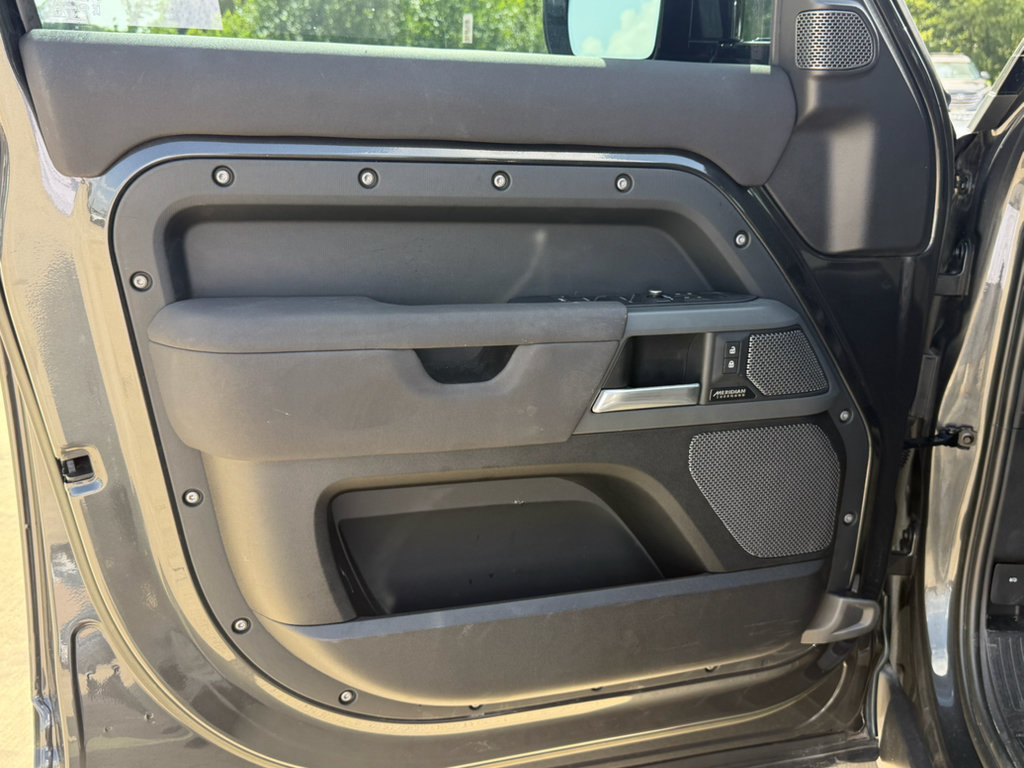 Used 2023 Land Rover Defender 110 X-Dynamic SE AWD/4WD image 24