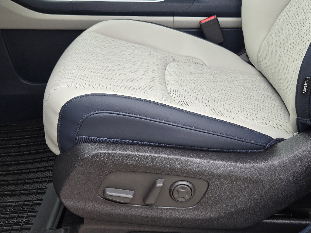 New 2026 Kia Carnival EX image 17