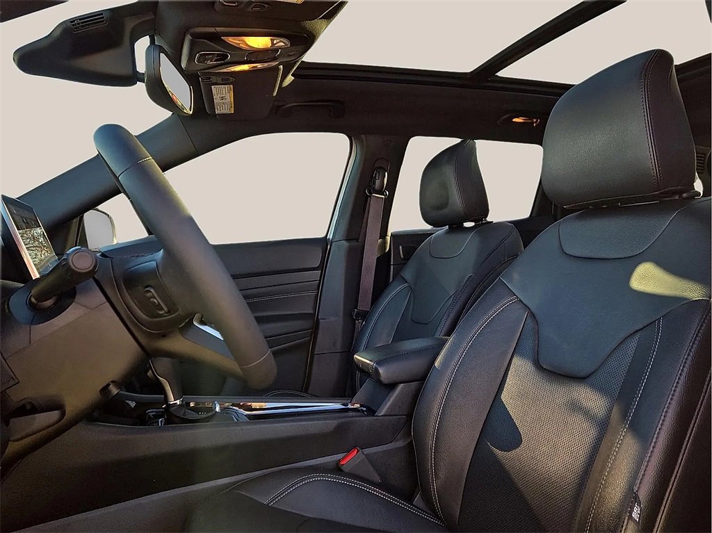 Used 2024 Jeep Compass Limited w/ High Altitude Package image 12