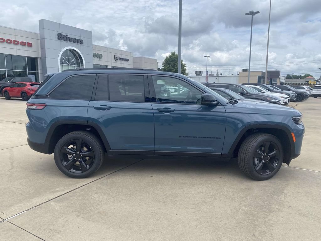 New 2026 Jeep Grand Cherokee Limited w/ Limited Altitude Package RWD image 7