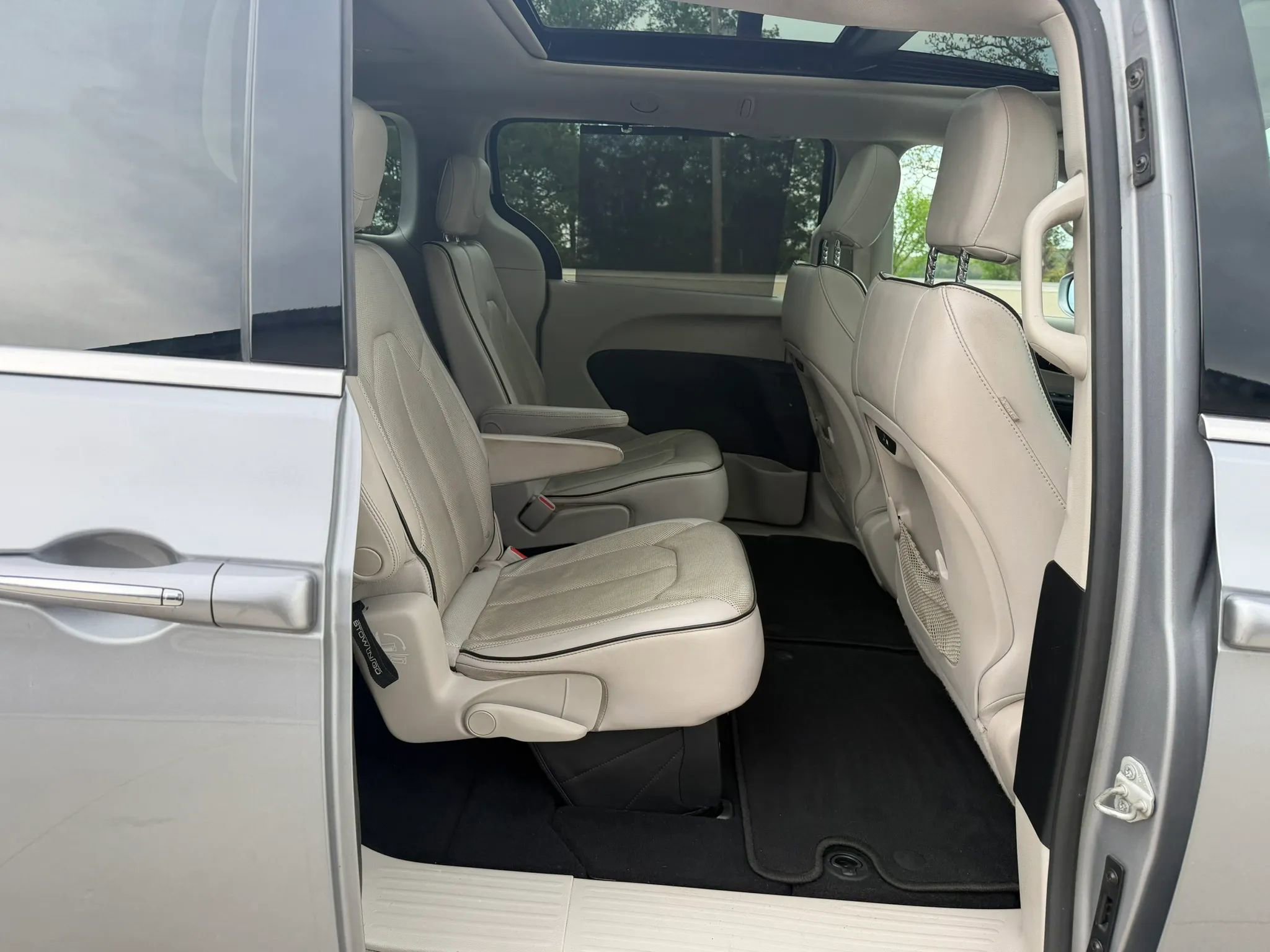 Used 2021 Chrysler Pacifica Limited image 45