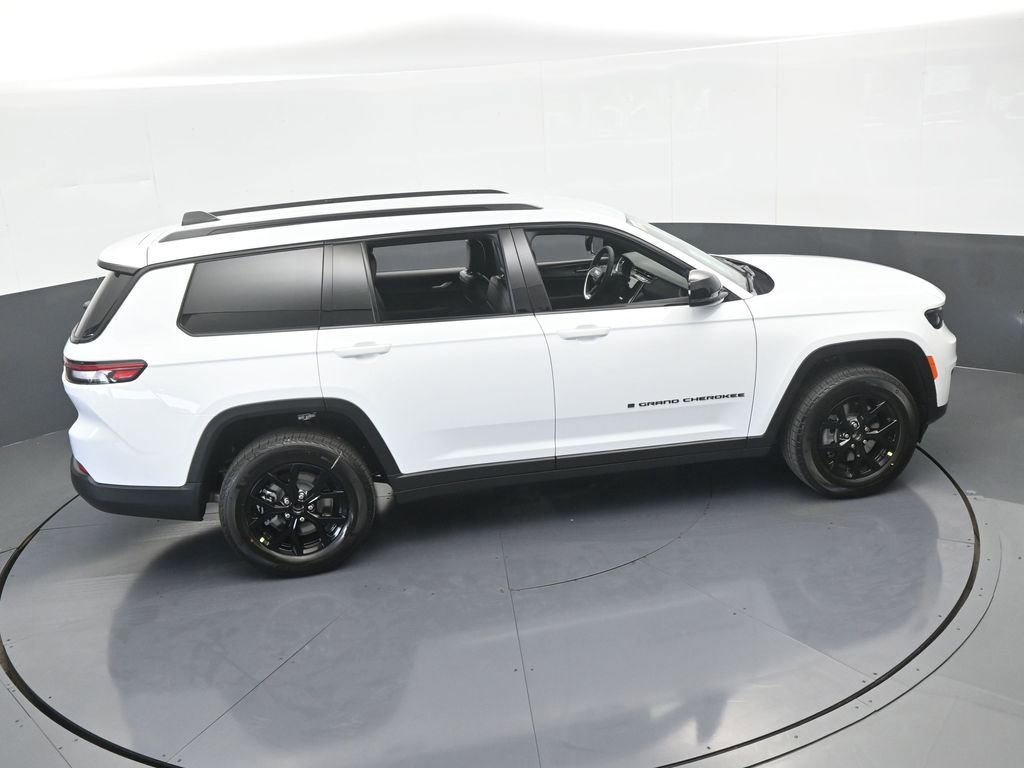 Used 2025 Jeep Grand Cherokee L Laredo image 44