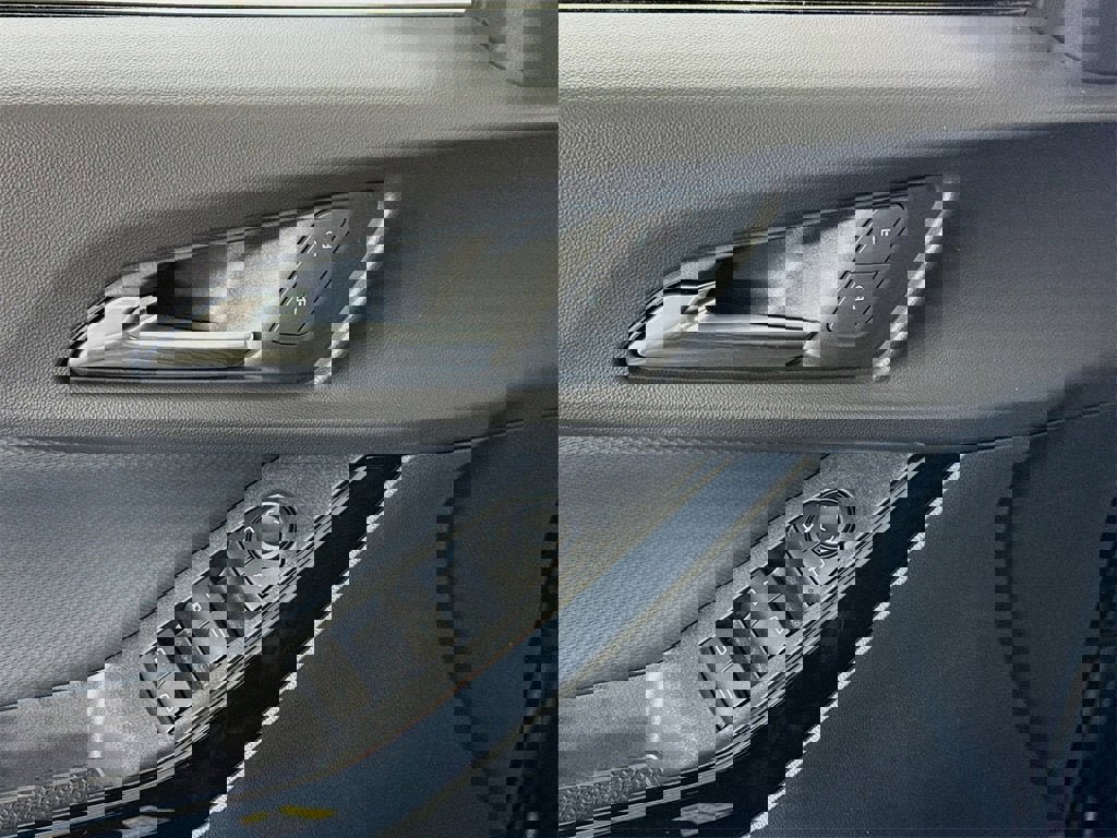 New 2026 Chevrolet Equinox LT w/ Convenience Package II image 13