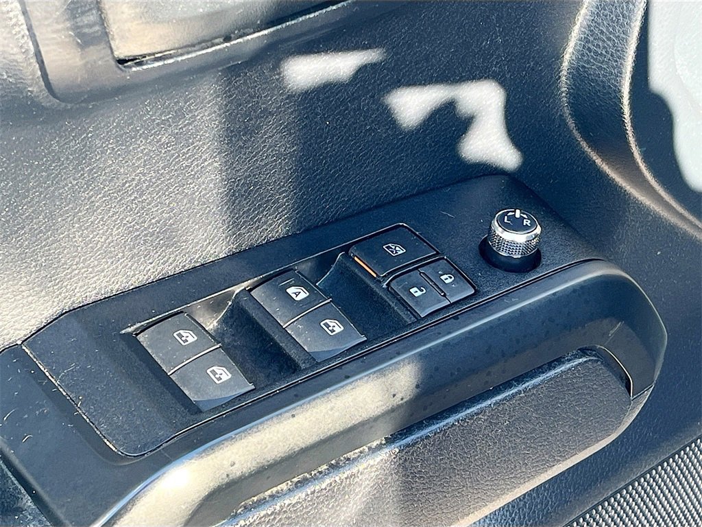 Used 2018 Toyota Tacoma SR image 17