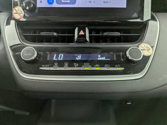 Used 2023 Toyota Corolla LE FWD image 18