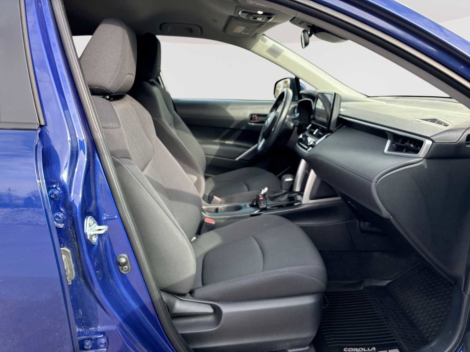 Used 2023 Toyota Corolla Cross LE image 27