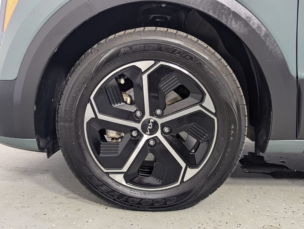 Used 2024 Kia Niro EX FWD image 9