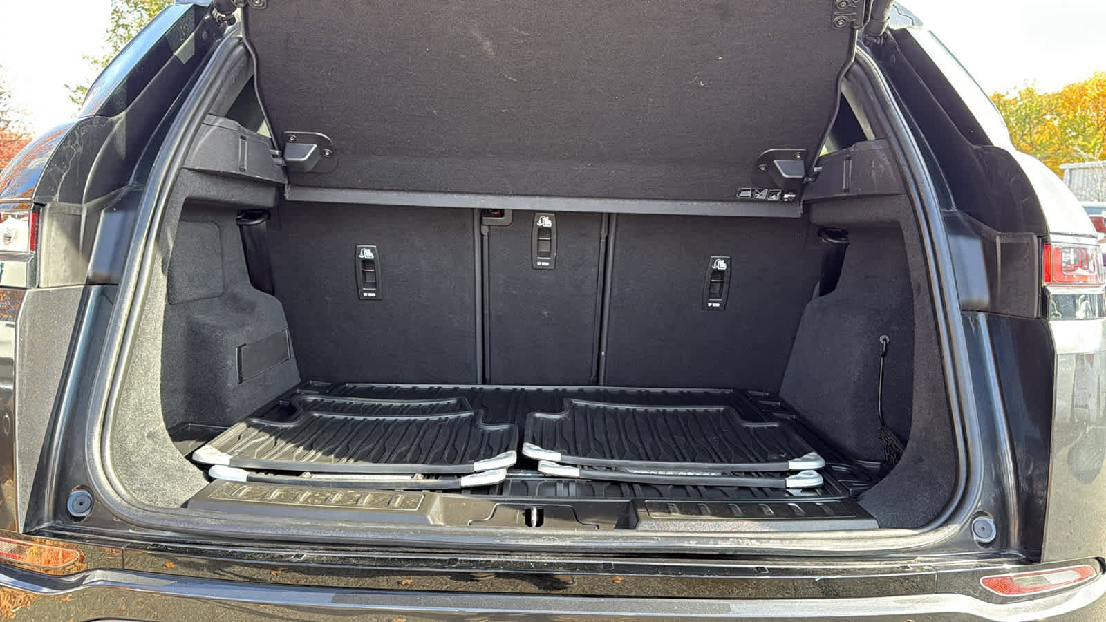 Used 2022 Land Rover Range Rover Evoque R-Dynamic S image 26