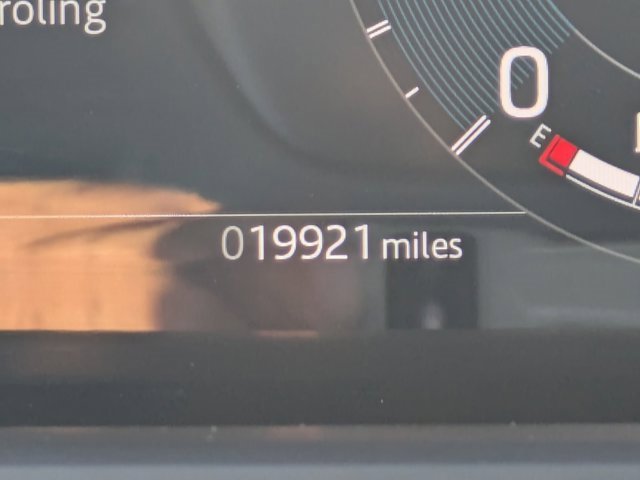 Used 2025 Land Rover Discovery S image 24