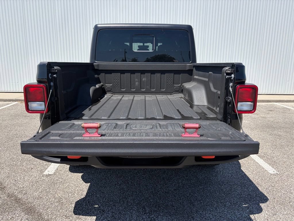 Used 2023 Jeep Gladiator Mojave w/ Cold Weather Group AWD/4WD image 18