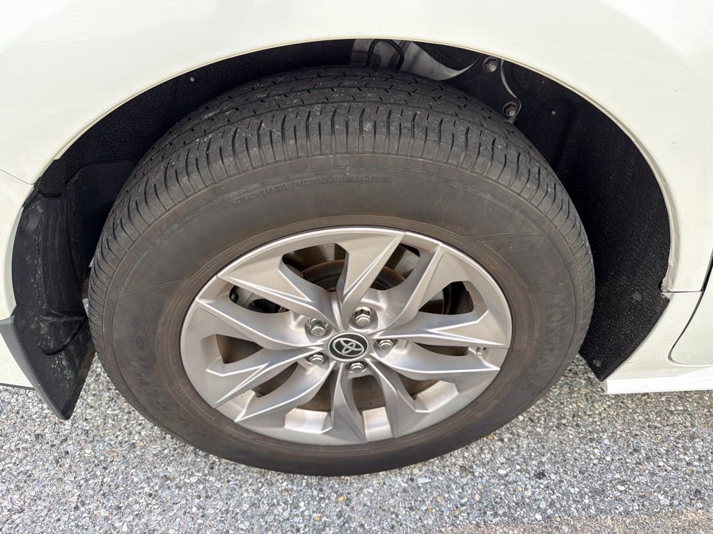 Used 2022 Toyota Sienna XLE FWD image 16