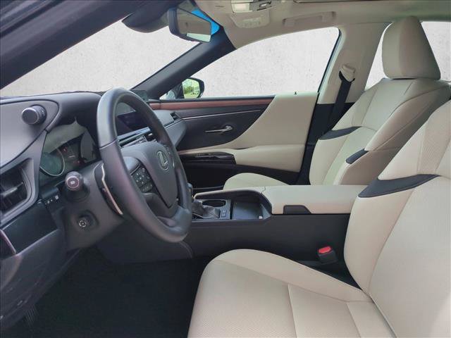 Used 2025 Lexus ES 300h w/ Premium Package FWD image 16