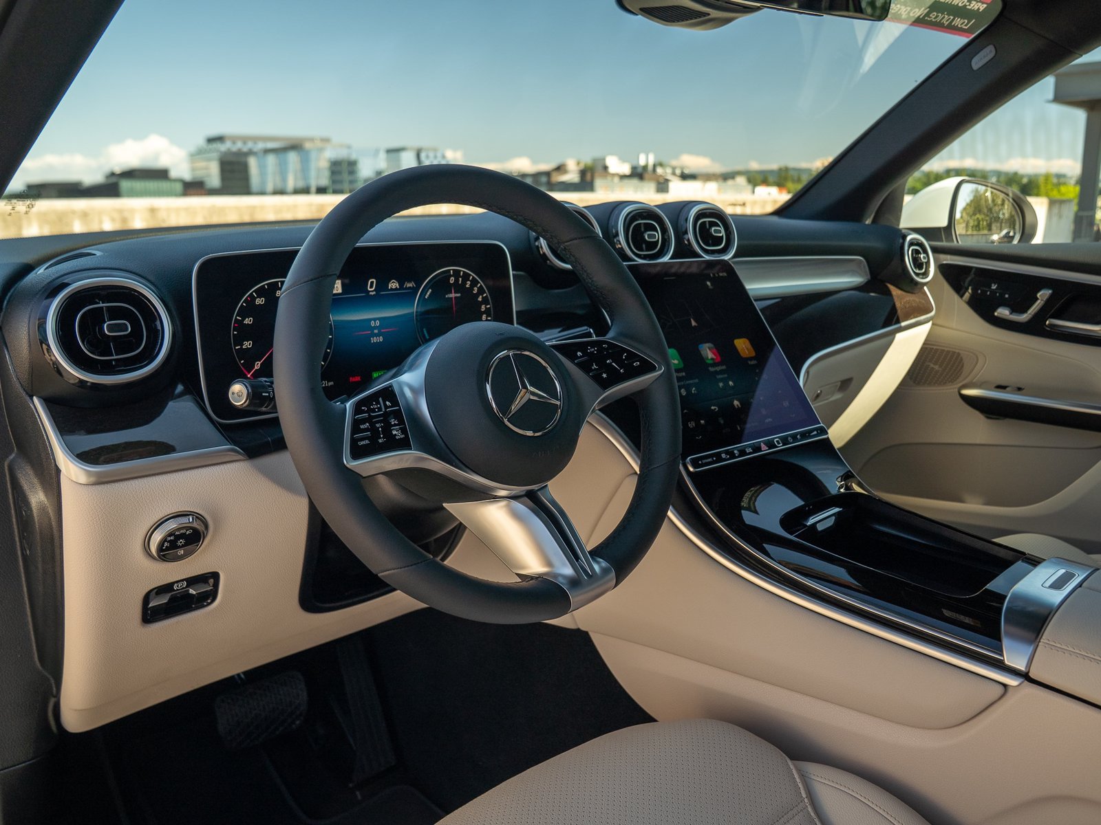 Used 2025 Mercedes-Benz GLC 350e 4MATIC w/ Driver Assistance Package image 16