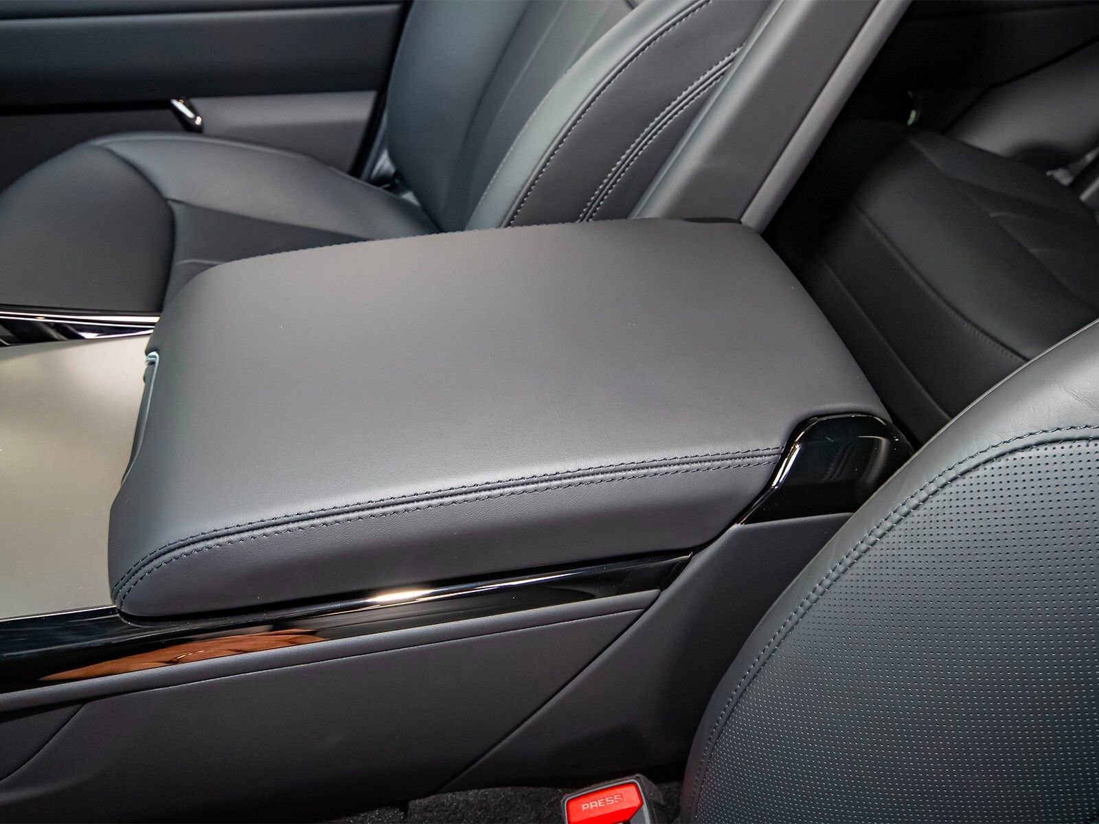 New 2025 Land Rover Range Rover Sport Dynamic SE image 32