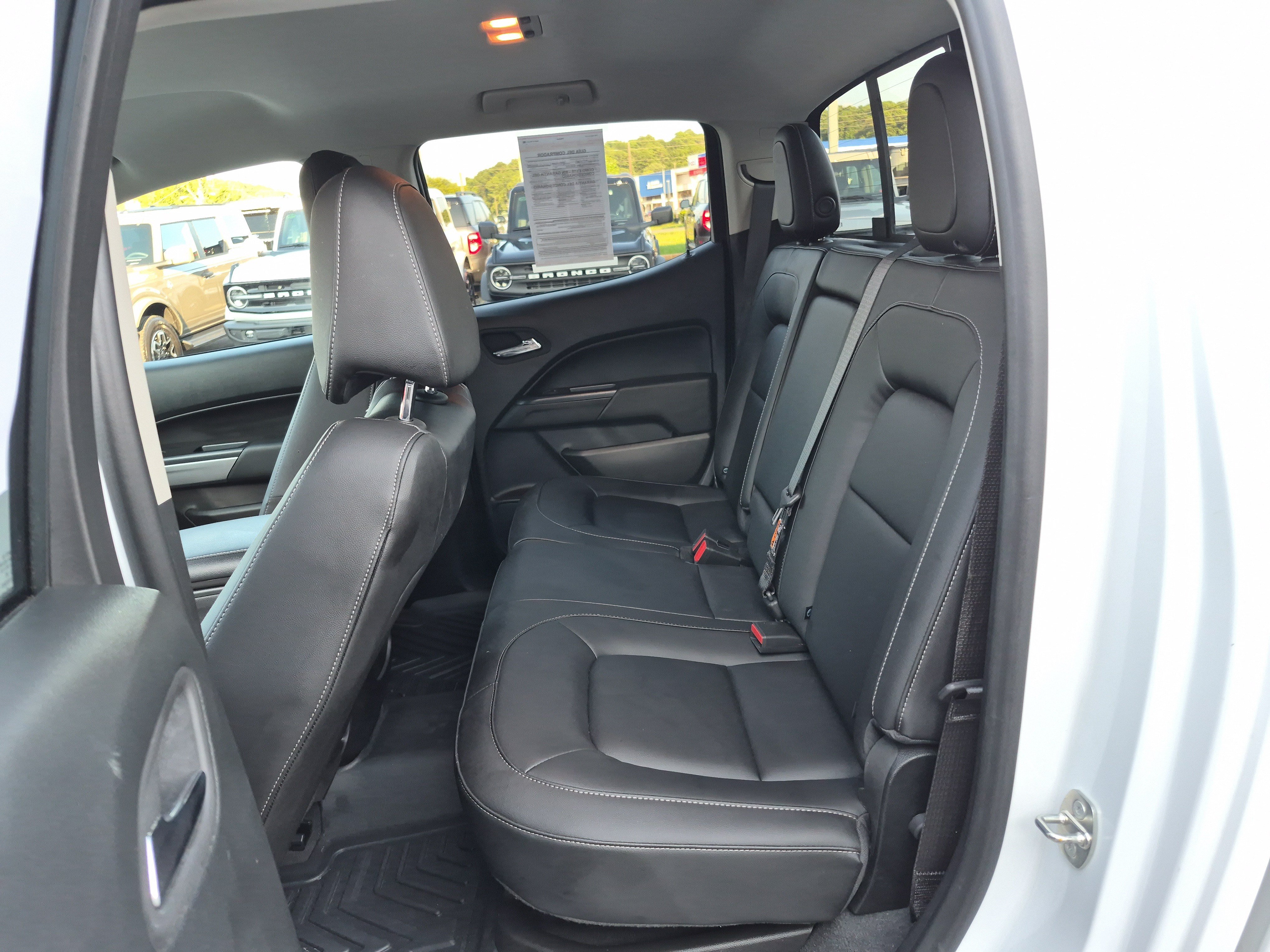 Used 2022 Chevrolet Colorado LT w/ Luxury Package AWD/4WD image 17