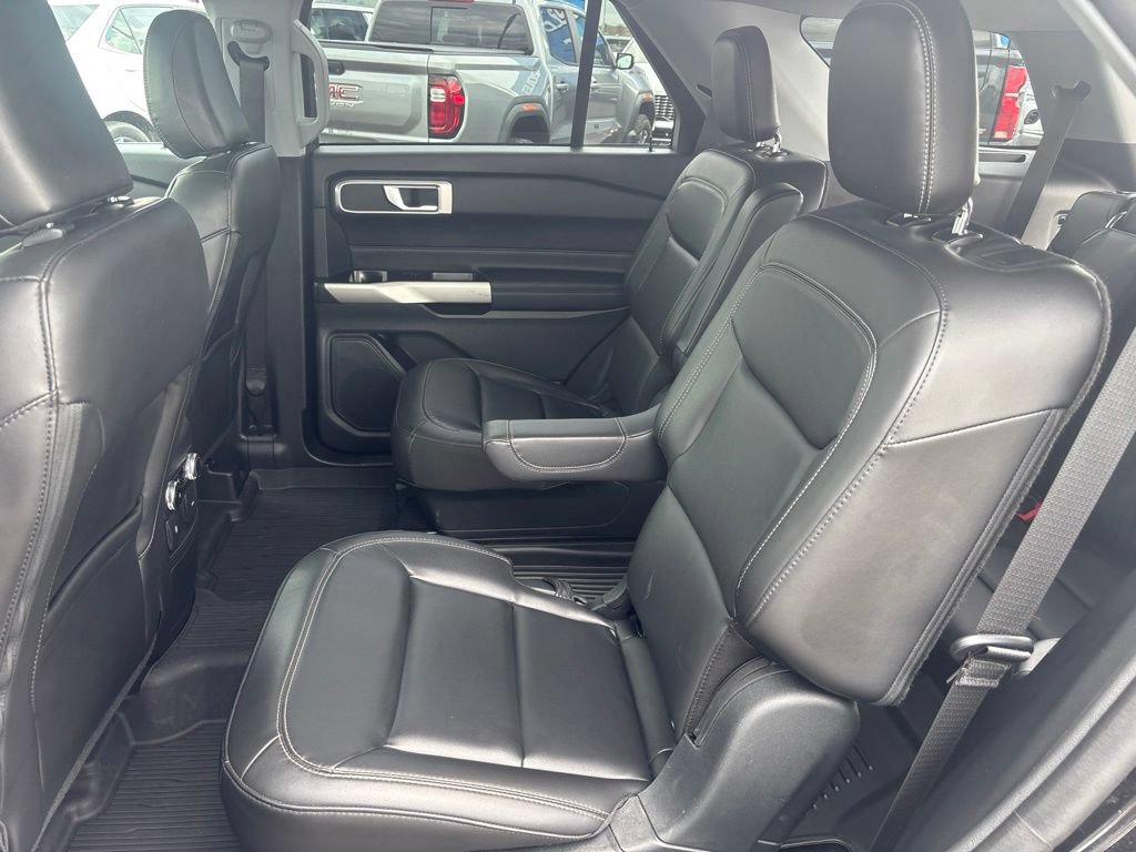 Used 2023 Ford Explorer XLT w/ Equipment Group 202A AWD/4WD image 8