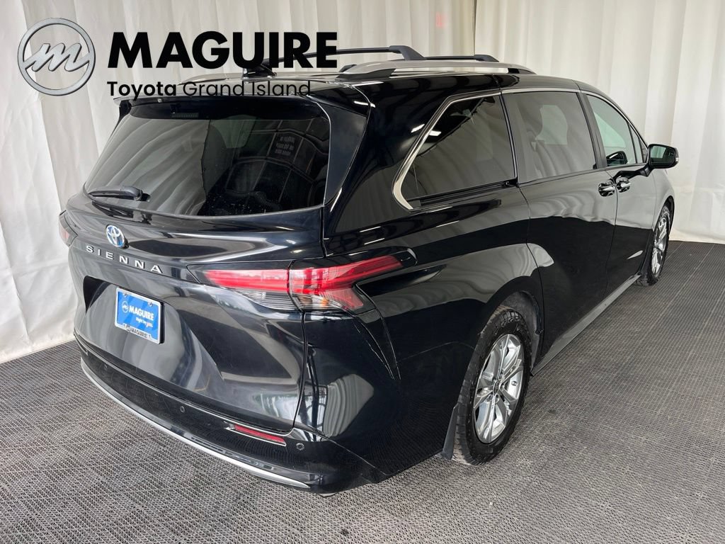 Used 2023 Toyota Sienna Platinum AWD/4WD image 33