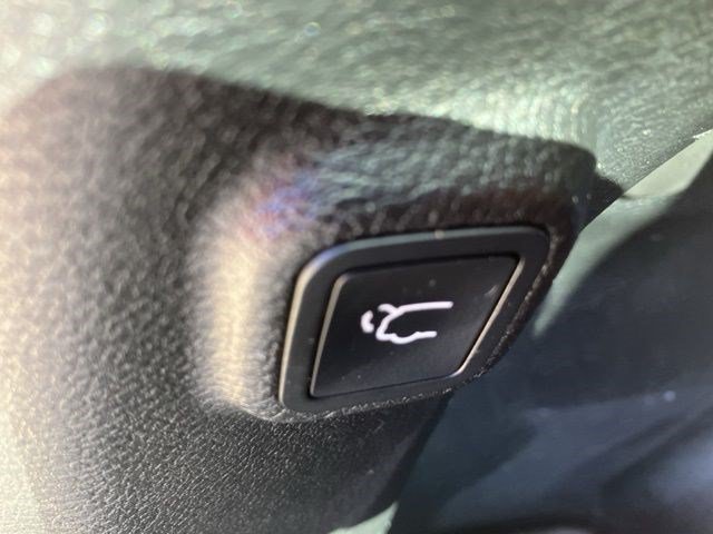 Used 2020 Jeep Cherokee Trailhawk w/ Technology Group AWD/4WD image 24