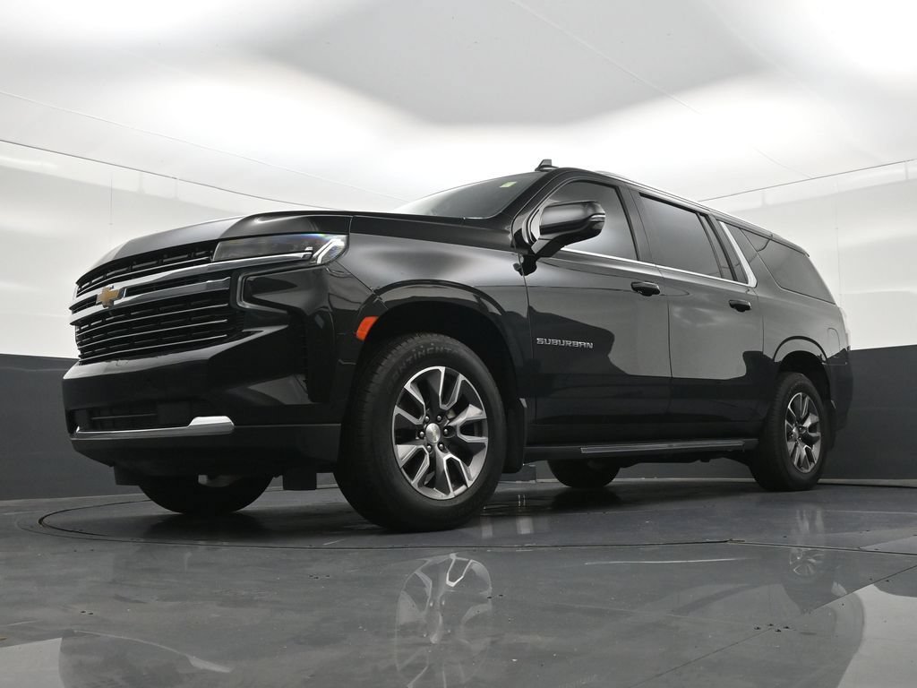 Used 2022 Chevrolet Suburban LT w/ Luxury Package RWD image 23