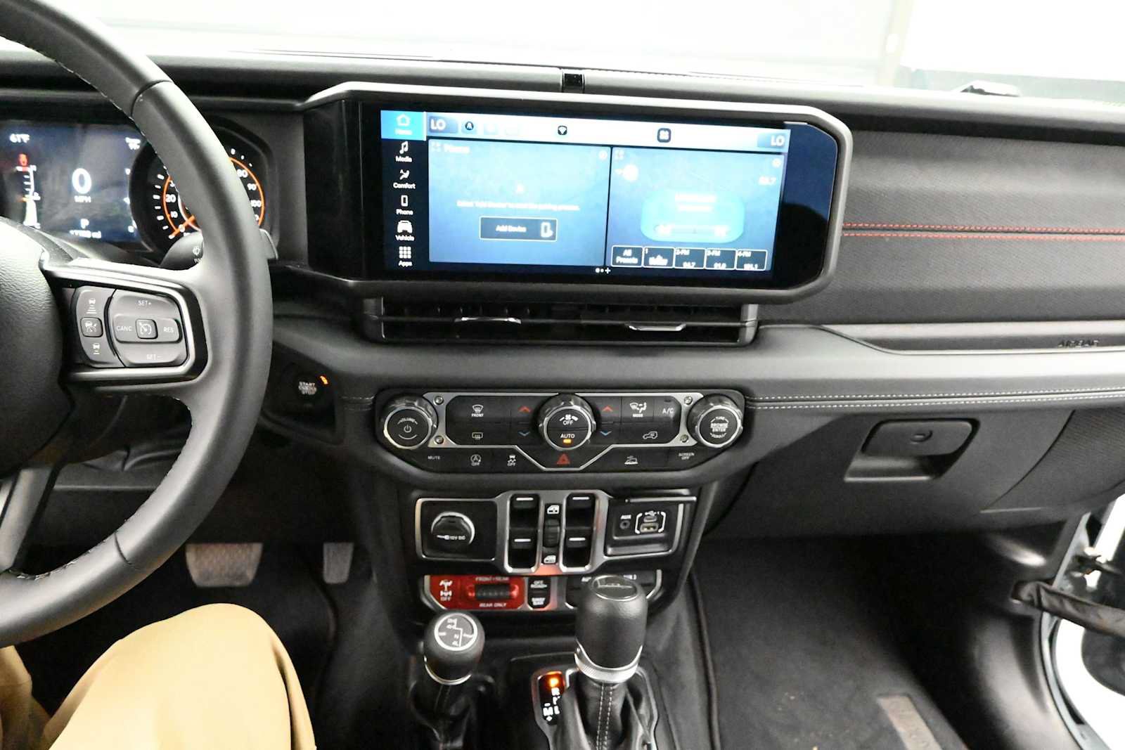 Used 2026 Jeep Gladiator Rubicon AWD/4WD image 17