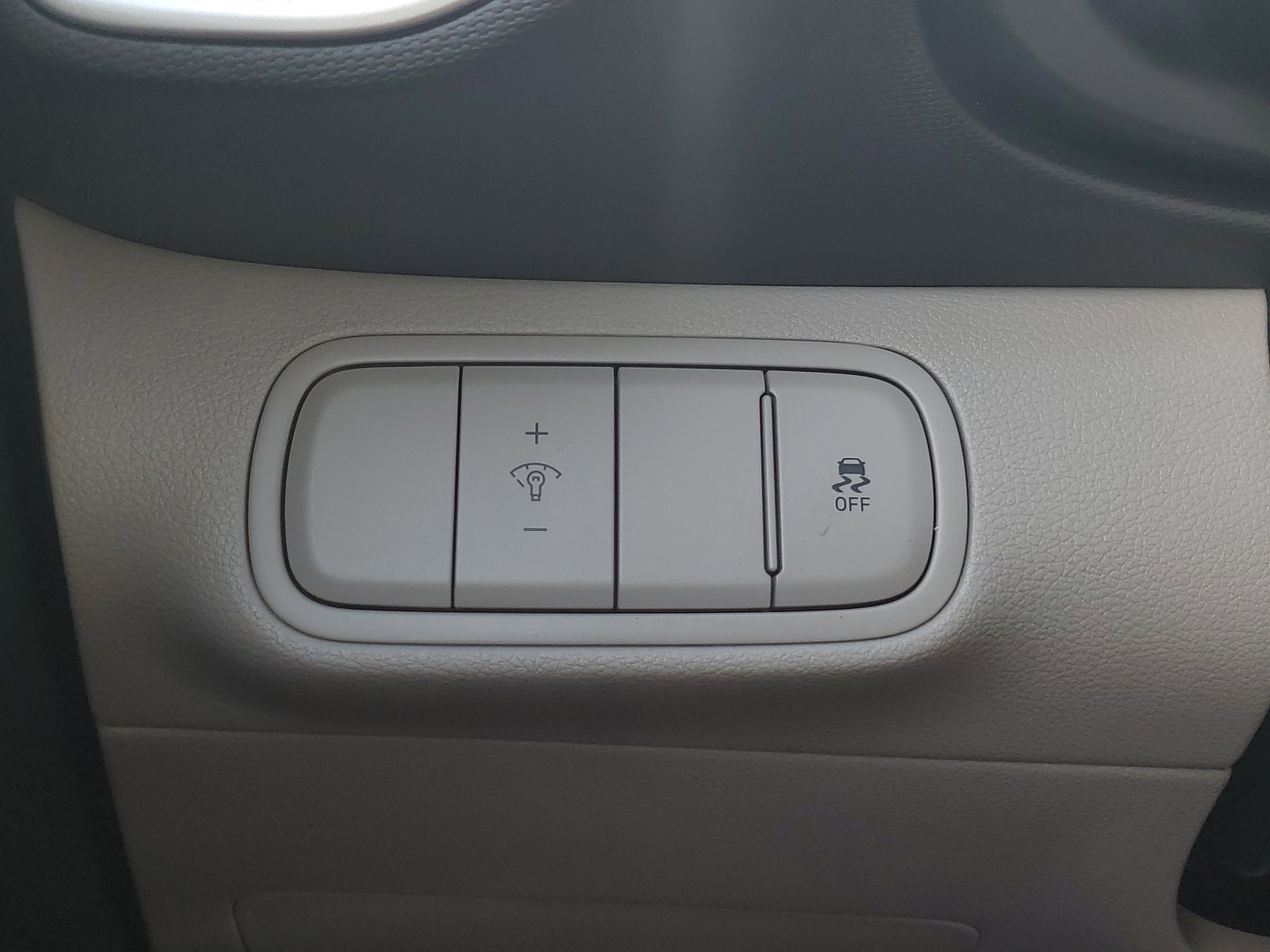 Used 2025 Hyundai Venue SEL FWD image 29