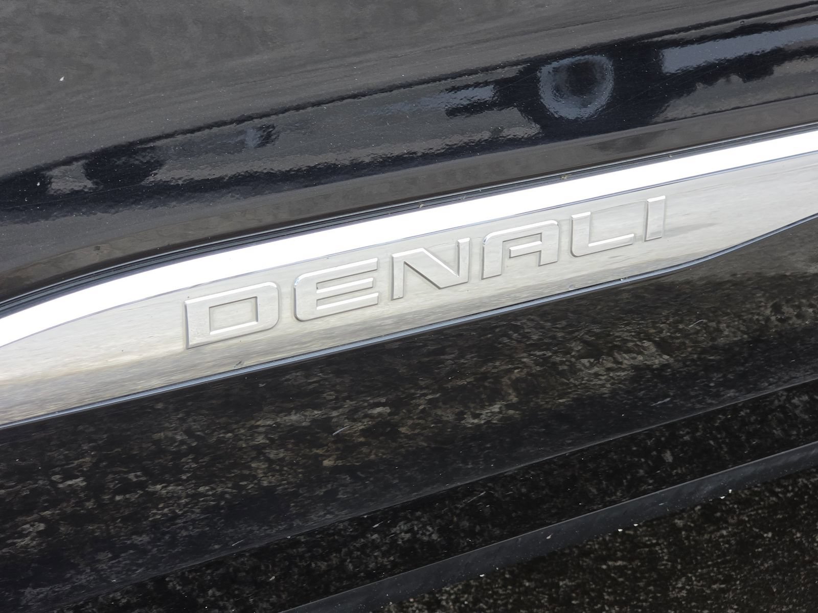 Used 2018 GMC Acadia Denali w/ Technology Package FWD image 9