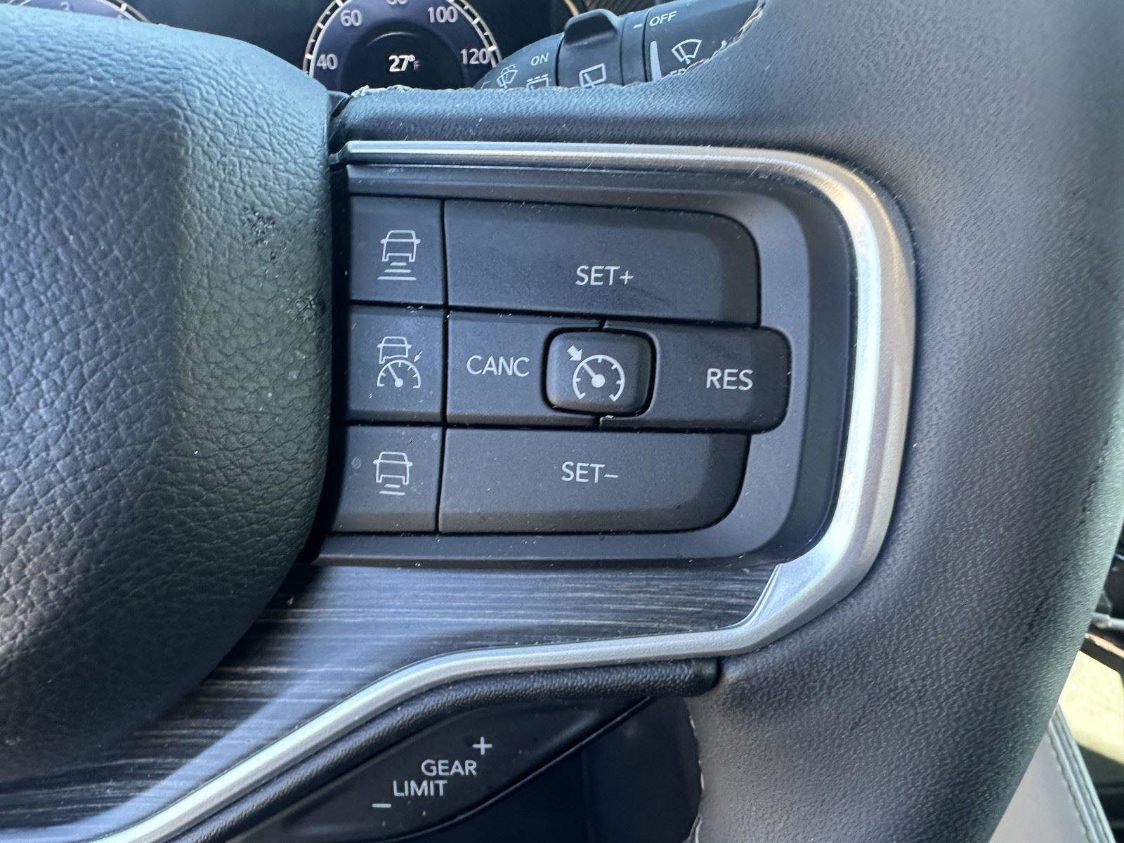 Used 2024 Jeep Wagoneer L Series II image 16