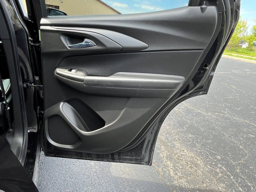 Used 2023 Chevrolet TrailBlazer RS w/ Sun and Liftgate Package FWD image 19