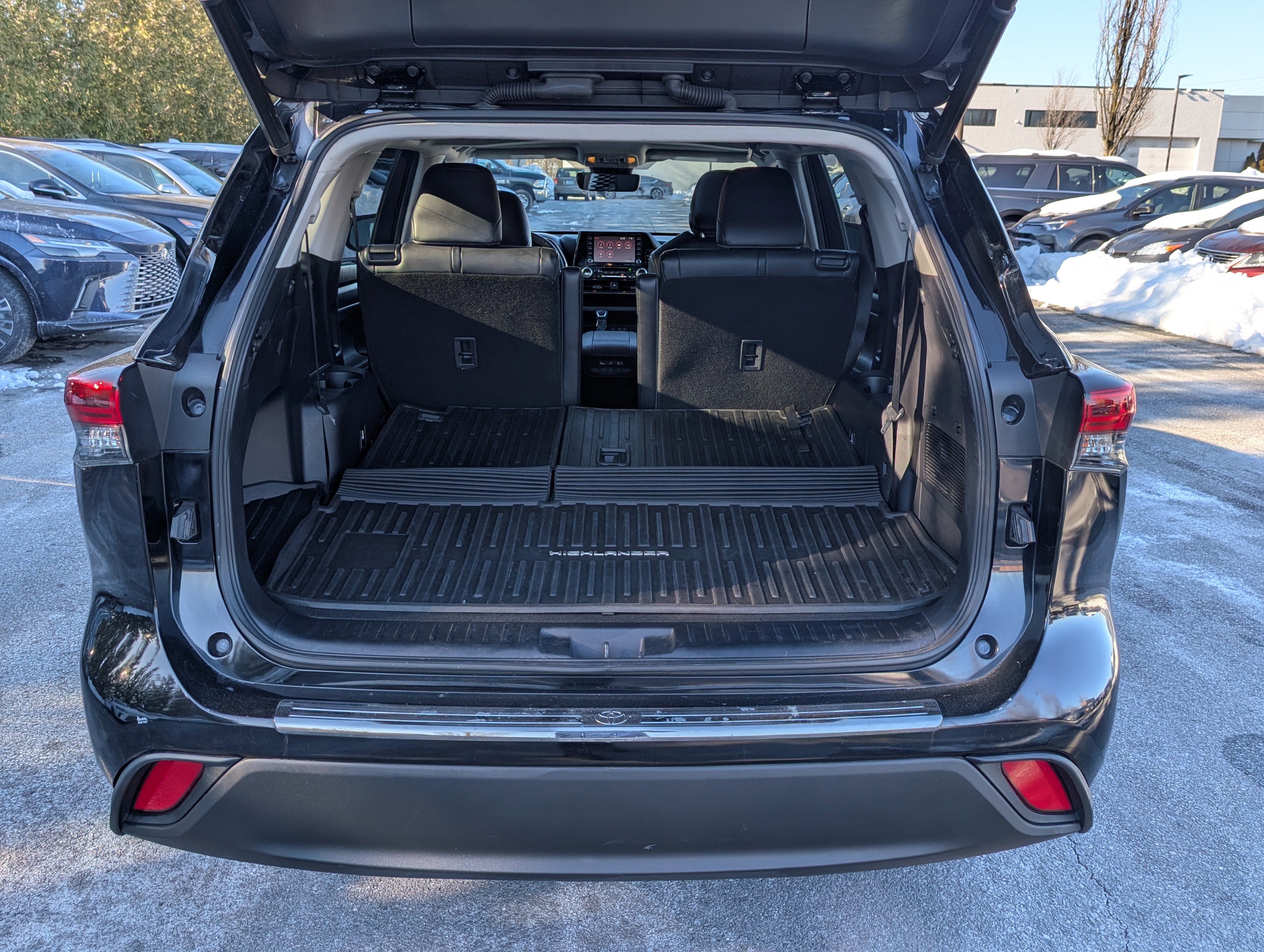 Used 2020 Toyota Highlander XLE w/ Protection Package #3 image 13