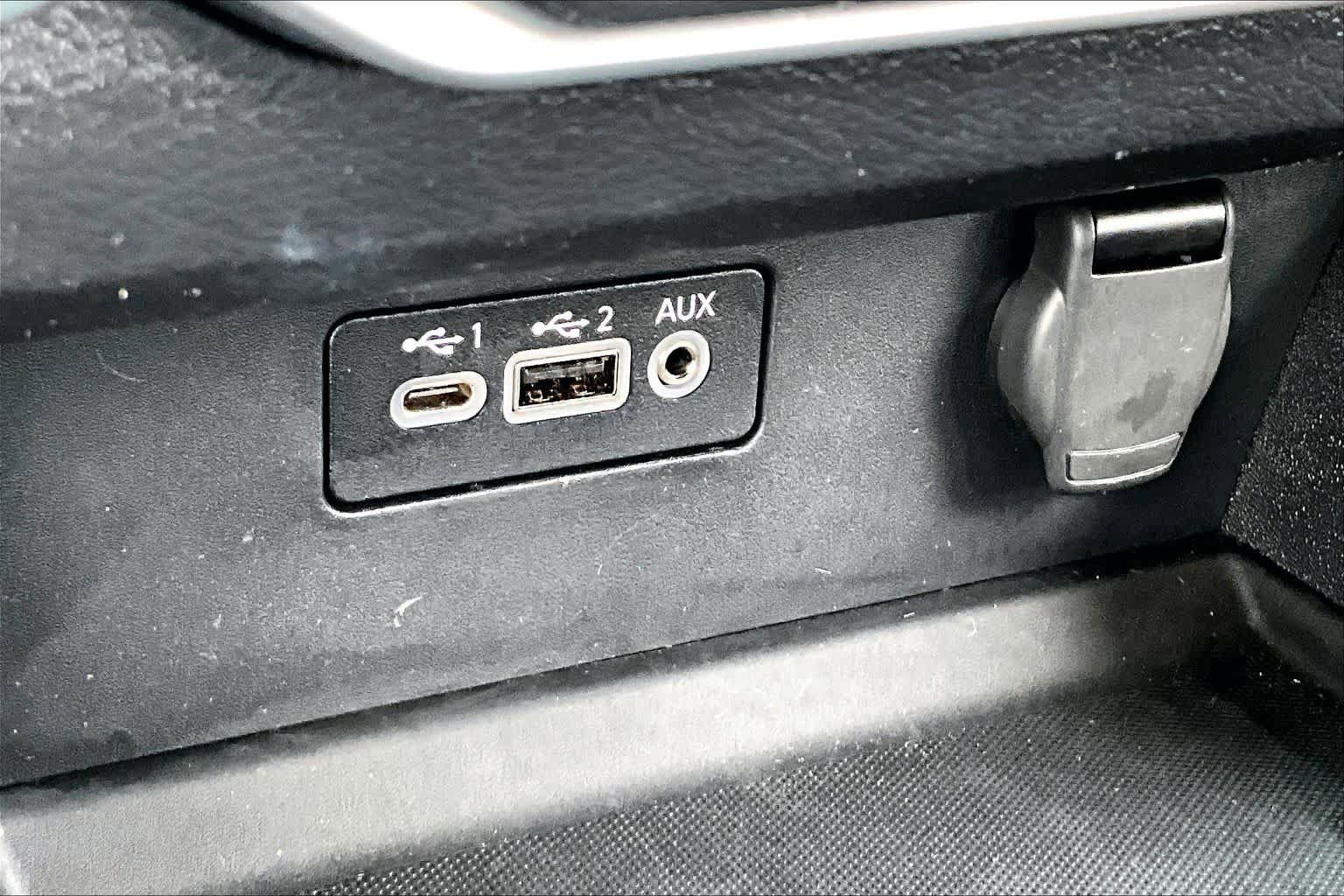 Used 2025 Nissan Altima 2.5 SV FWD image 35