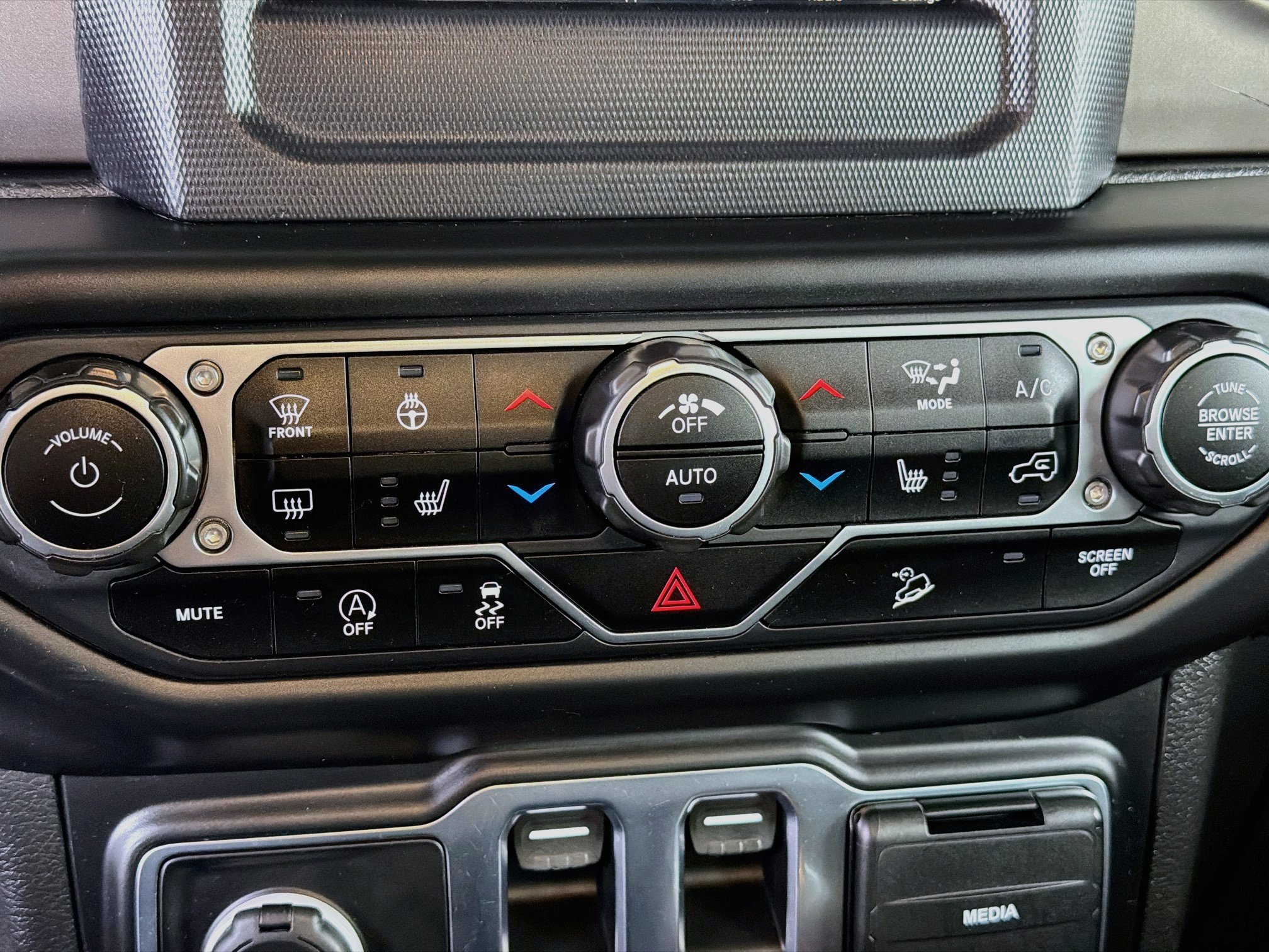 Used 2020 Jeep Wrangler Sport AWD/4WD image 23