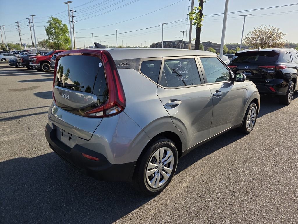 Used 2022 Kia Soul LX image 4