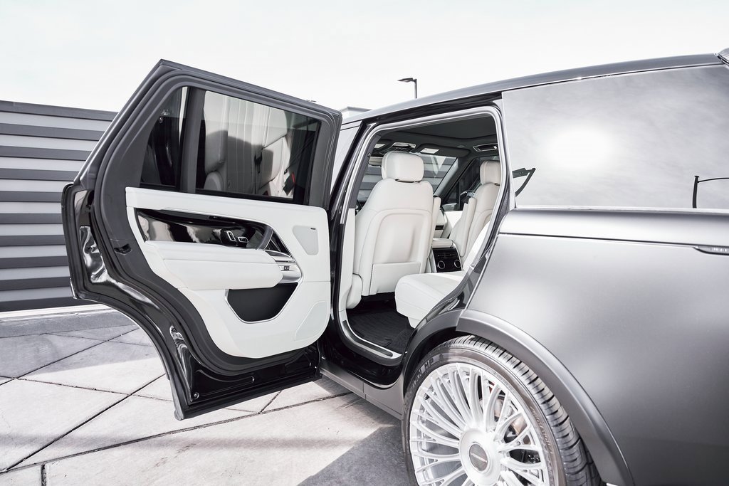 Used 2024 Land Rover Range Rover Long Wheelbase SE image 35