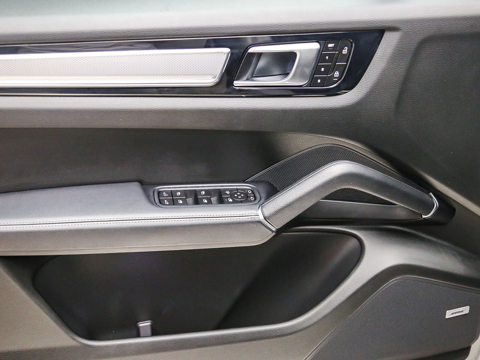 Certified 2022 Porsche Cayenne Platinum Edition AWD/4WD image 29