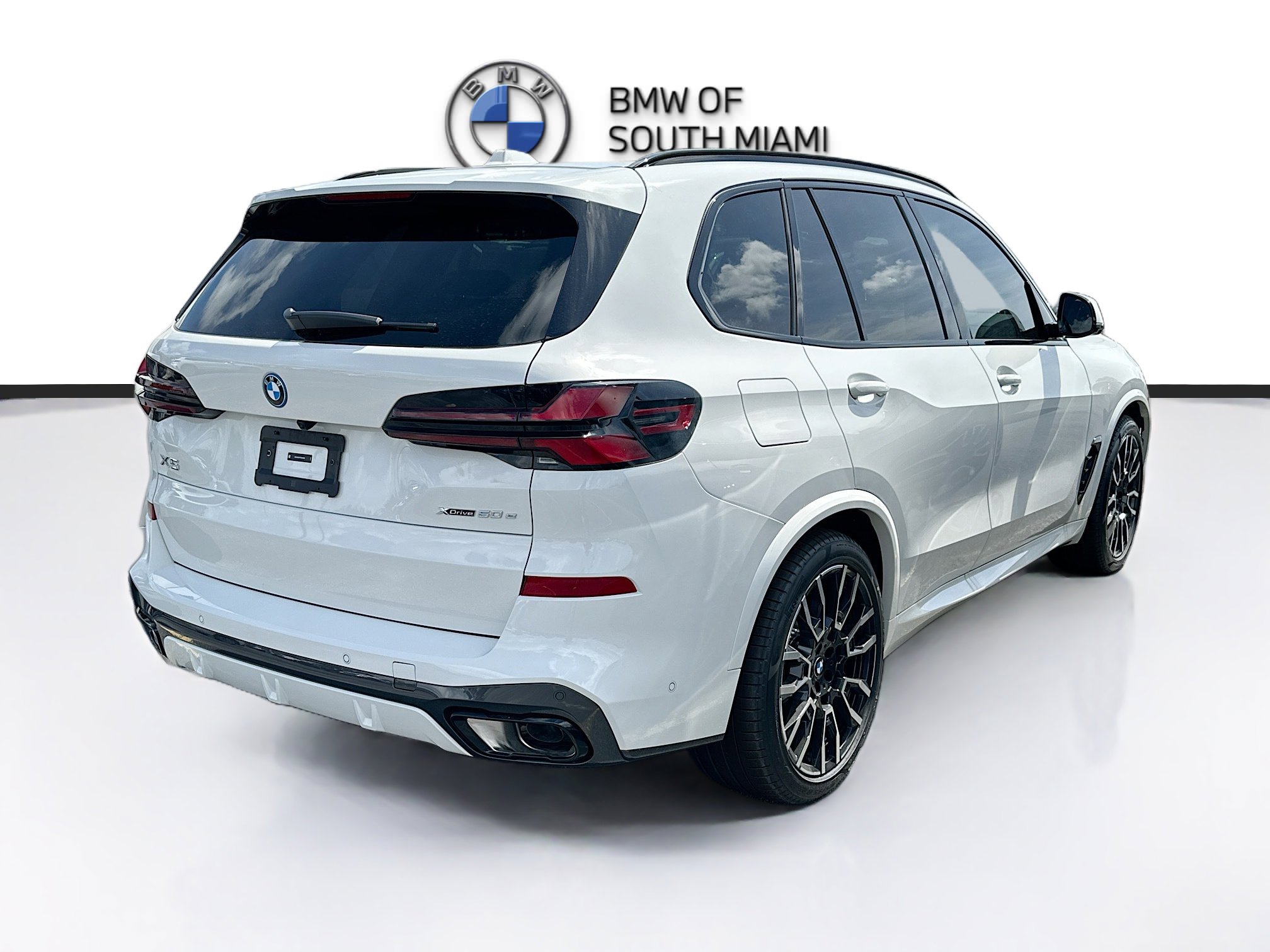 New 2026 BMW X5 xDrive50e w/ M Sport Package AWD/4WD image 6