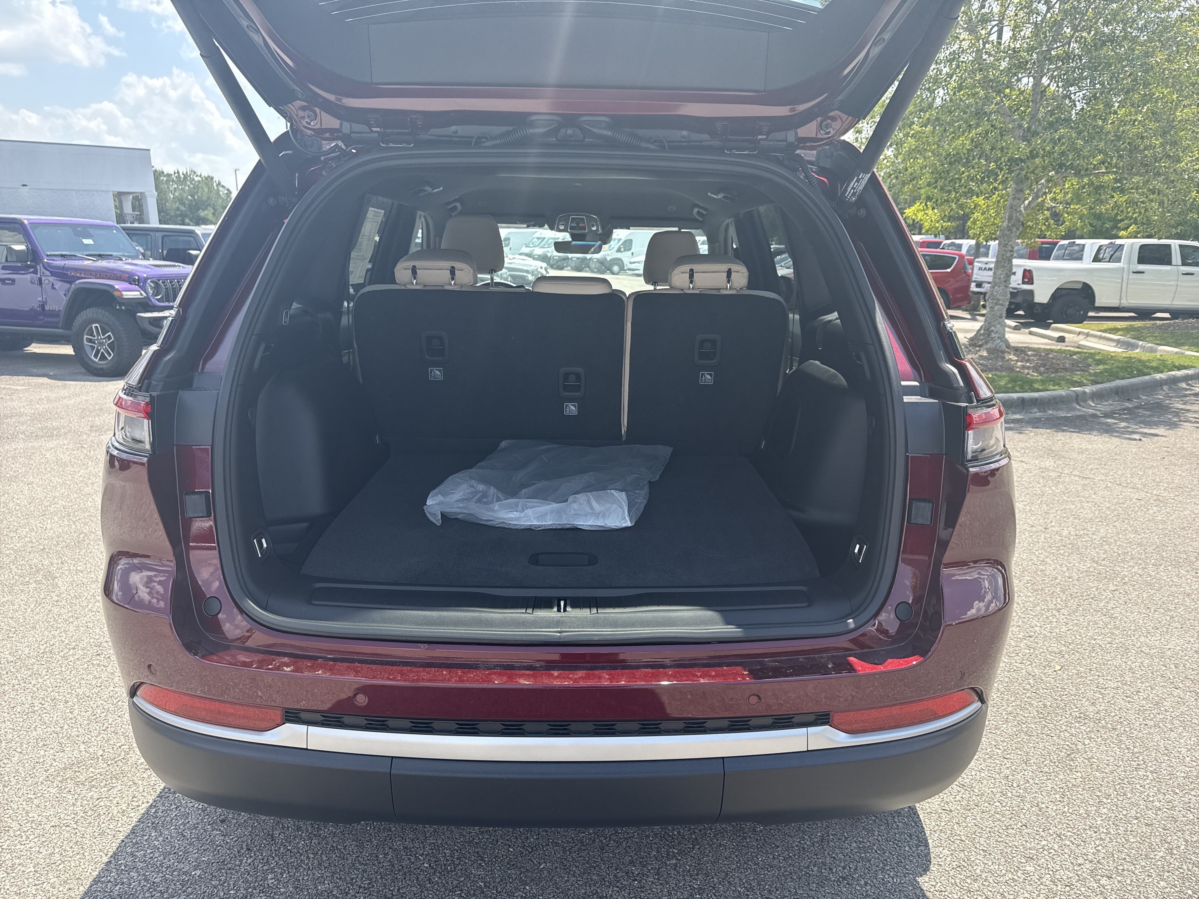 New 2026 Jeep Grand Cherokee Limited AWD/4WD image 19