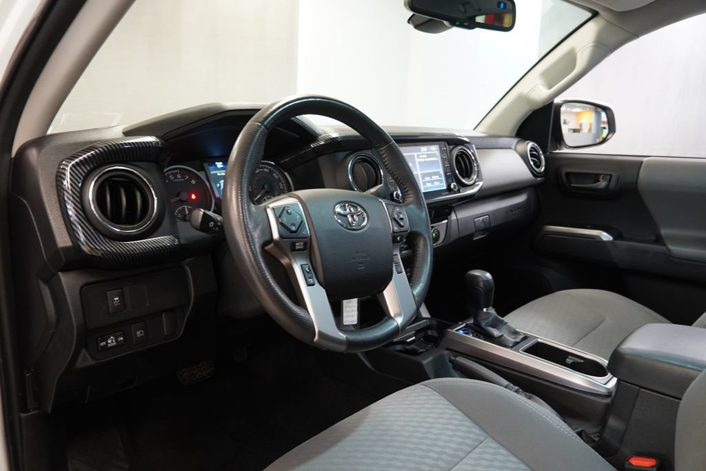 Used 2021 Toyota Tacoma SR5 AWD/4WD image 6