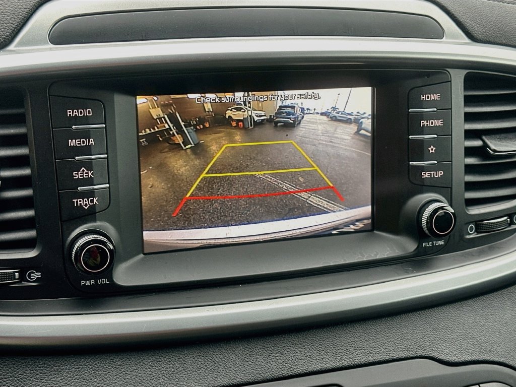 Used 2019 Kia Sorento FWD image 13